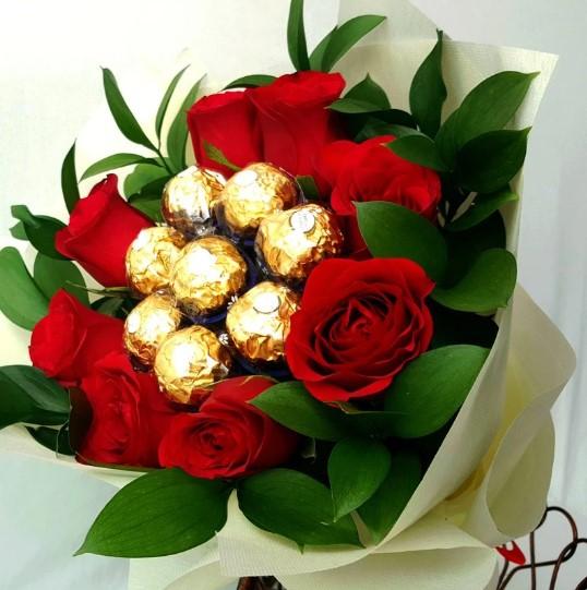 I Love You Red Roses And Chocolate Bouquet - Carnations Florist Malaysia
